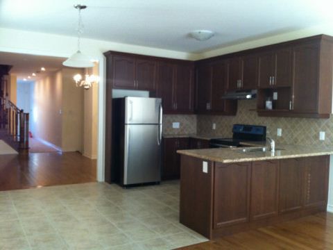 26 Spruce Pine Cres, Vaughan, L6A4T3 | Image 2