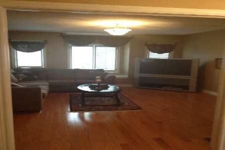 24 Champagne Crt, Richmond Hill, L4S1X9 | Image 3