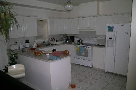 75 Canoe Crt, Richmond Hill, L4E3Y1 | Image 2