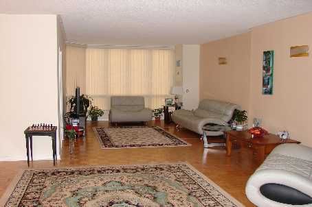 220 - 7398 Yonge St, Vaughan, L4J1V8 | Image 3