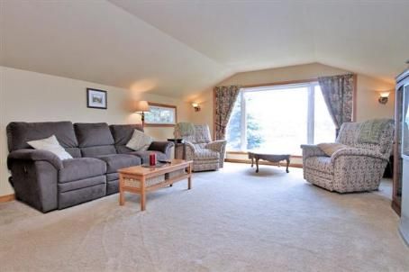 9 Evans Dr, Whitchurch-Stouffville, L4A7X3 | Image 2