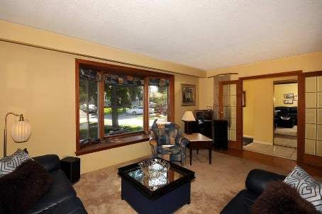 4 Devins Dr, Aurora, L4G2Z1 | Image 2