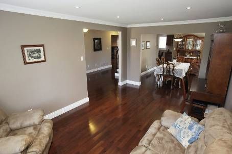 266 London Rd, Newmarket, L3Y6K8 | Image 2