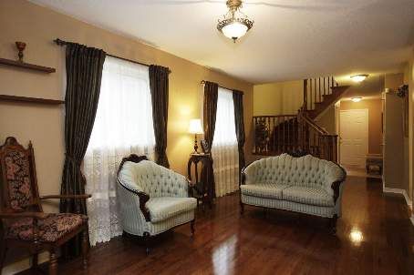 184 Lindenshire Ave, Vaughan, L6A2X4 | Image 2