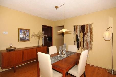 4 Devins Dr, Aurora, L4G2Z1 | Image 3