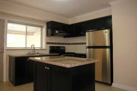 308 Skopit Rd, Richmond Hill, L4C2Y8 | Image 3