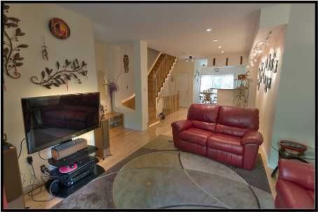 245 - 23 Observatory Lane, Richmond Hill, L4C0M7 | Image 3