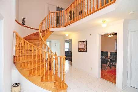 203 Valleymede Dr, Richmond Hill, L4B3S4 | Image 2