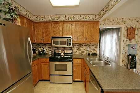 89 Timberline Tr, Aurora, L4G6A1 | Image 2