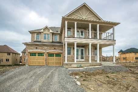 939 Memorial Circ, Newmarket, L3X 0B | Image 2