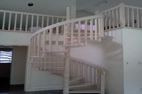 13682 Warden Ave, Whitchurch-Stouffville, L4A7X5 | Image 3