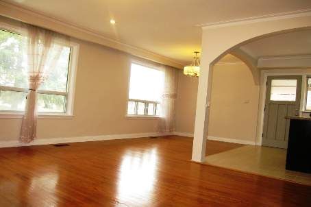 308 Skopit Rd, Richmond Hill, L4C2Y8 | Image 3