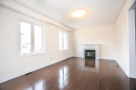 939 Memorial Circ, Newmarket, L3X0B6 | Image 3