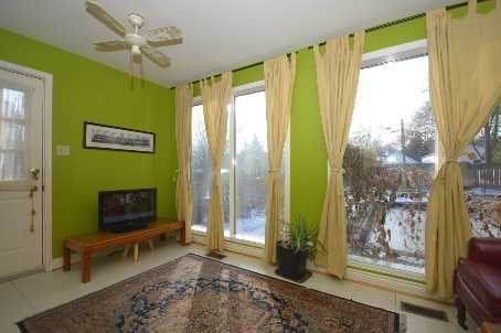 84 Lawrence Ave, Richmond Hill, L4C1Z3 | Image 2