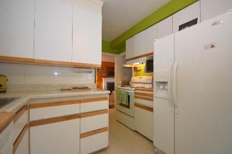 84 Lawrence Ave, Richmond Hill, L4C1Z3 | Image 3