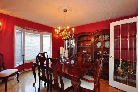 896 Bosworth Crt, Newmarket, L3X1Z1 | Image 3