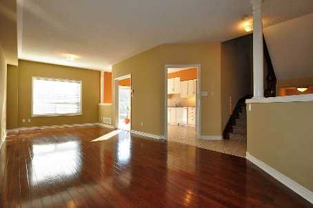 540 Greig Circ, Newmarket, L3Y8S6 | Image 2