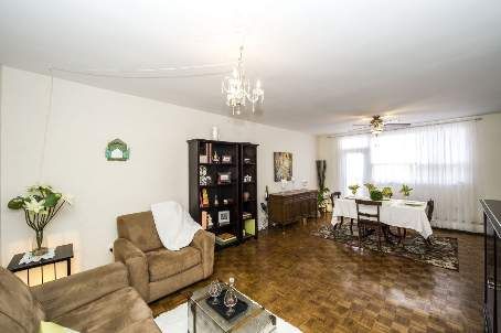 705 - 67 Richmond St, Richmond Hill, L4C3Y3 | Image 3