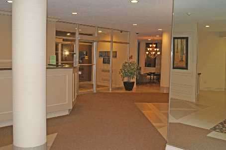 511 - 326 Major Mackenzie Dr E, Richmond Hill, L4C1J3 | Image 2