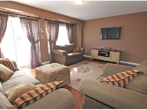 212 Venice Gate Dr, Vaughan, L4H0G1 | Image 2