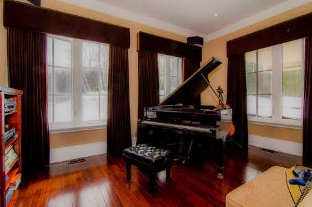 65 Kingswood Dr, King, L7B1K8 | Image 2