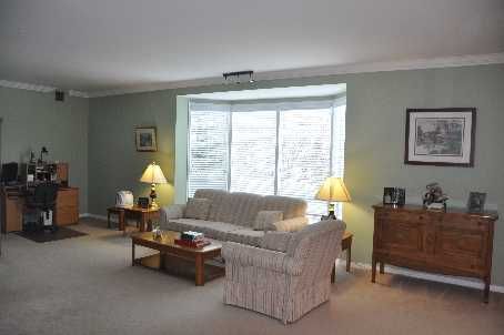 305 - 21 George St, Aurora, L4G2S1 | Image 2