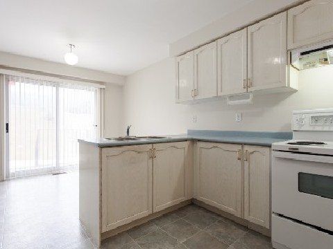 575 Walpole Cres, Newmarket, L3X2B5 | Image 3