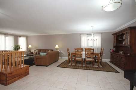 30 Saint Ave, Bradford West Gwillimbury, L3Z3E6 | Image 3