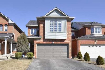 Detached House sold at 82 Ballymore Drive, Aurora, Ontario, L4G7E6 - Bayview Wellington - MLS: N2599241