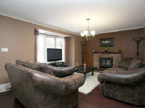 120 Pugsley Ave, Richmond Hill, L4C1Z9 | Image 3