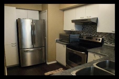 837 - 75 Weldrick Rd E, Richmond Hill, L4C0H9 | Image 2