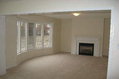 50 Ken Bishop Way, Newmarket, L3X3J6 | Image 3