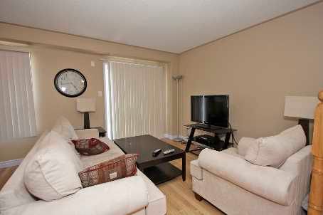 19 Bowler St, Aurora, L467J2 | Image 3