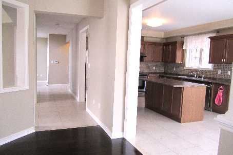 17 Delattaye Ave, Aurora, L4G7T8 | Image 3