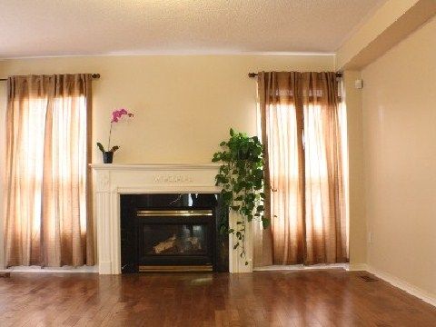 24 Holmwood St, Richmond Hill, L4B4K4 | Image 2