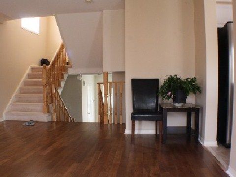 24 Holmwood St, Richmond Hill, L4B4K4 | Image 3