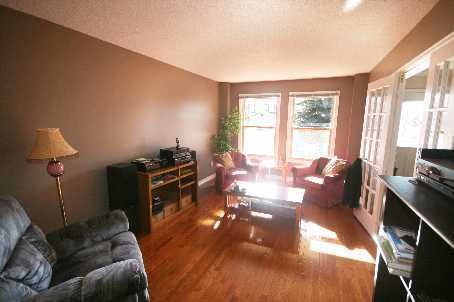 325 Salisbury Lane, Newmarket, L3Y8A6 | Image 3