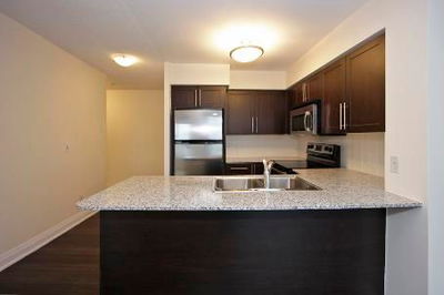 Unit 905 — 30 North Park Rd, Vaughan - Beverley Glen image-0-2