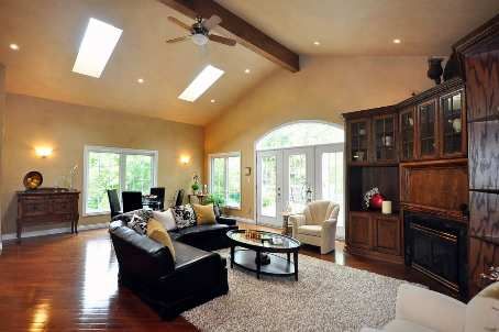 20 Blackforest Dr, Richmond Hill, L4E2P5 | Image 2