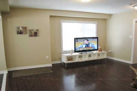 19 Bearings Ave, Whitchurch-Stouffville, L4Aow6 | Image 2