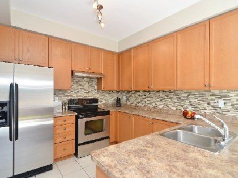 33 Saltspring Dr, Markham, L6E2H1 | Image 2