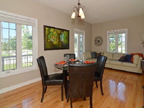 33 Saltspring Dr, Markham, L6E2H1 | Image 3