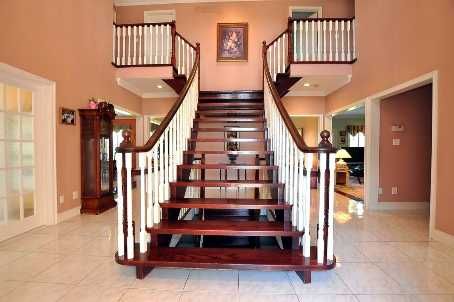 26 Offord Cres, Aurora, L4G3G8 | Image 3