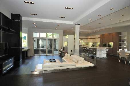 19 Maryvale Cres, Richmond Hill, L4C6P6 | Image 2