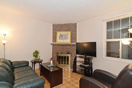 17 Old Wellington St, Markham, L3P5E3 | Image 2