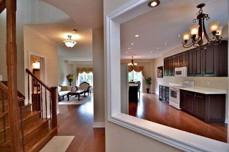 24 Champagne Crt, Richmond Hill, L4S1X9 | Image 2