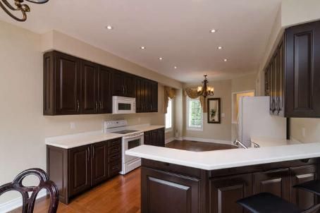 24 Champagne Crt, Richmond Hill, L4S1X9 | Image 3