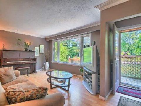 36 Farr Ave, East Gwillimbury, L0G1V0 | Image 2