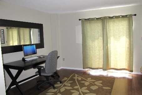 129 Knapton Dr, Newmarket, L3X3B4 | Image 3