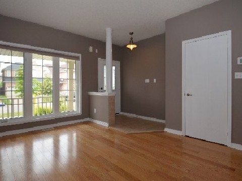 51 Oxfordshire St, Markham, L6C2Z8 | Image 2